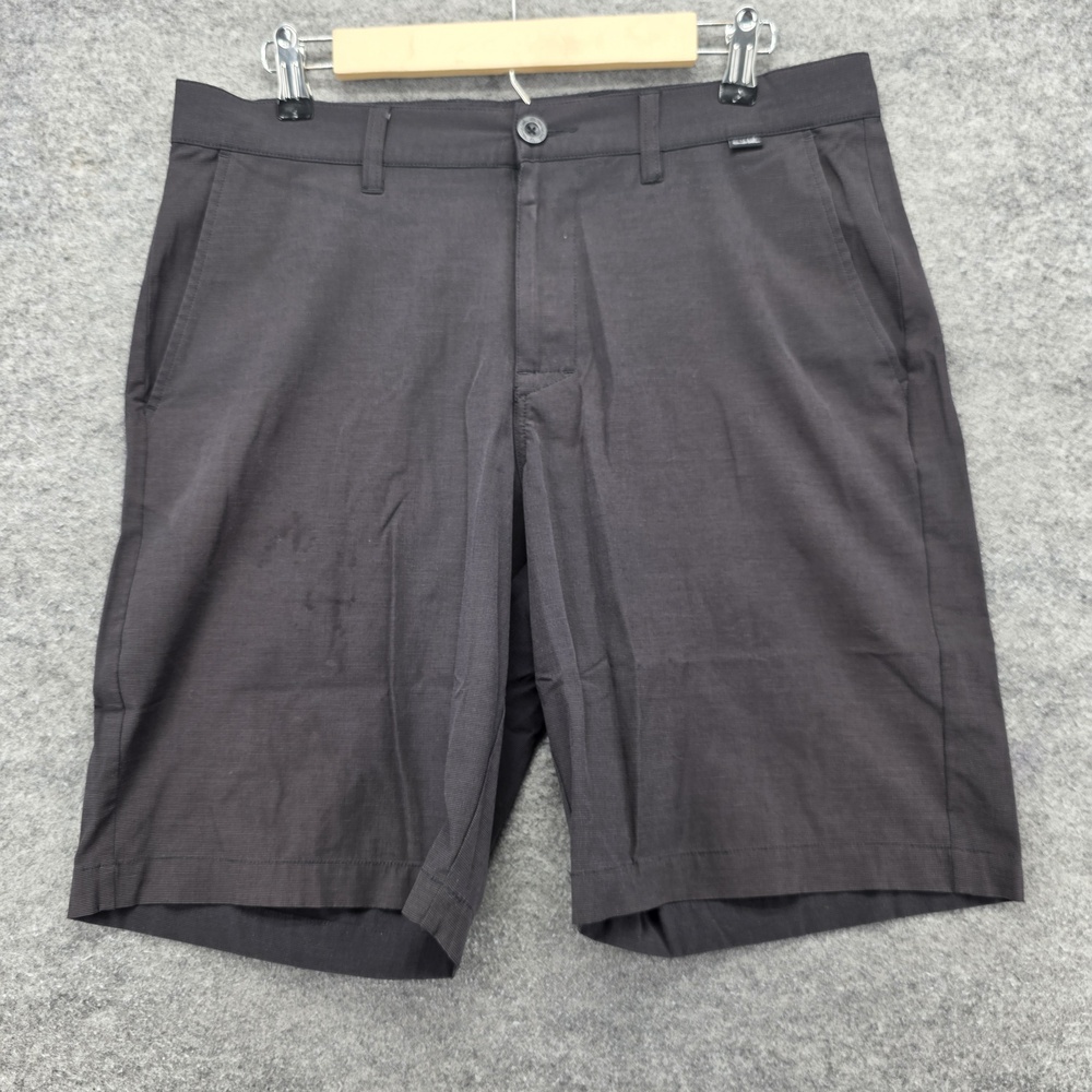 TravisMathew Shorts Mens 32 Gray Striped Golf Casual Performance Stretch Pockets
